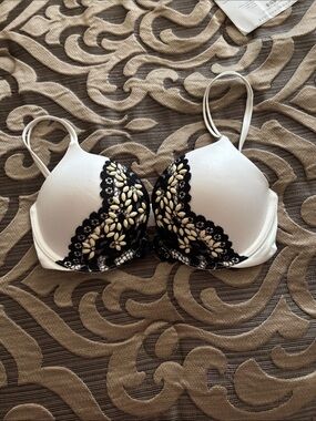 White Embellished Lace Push-Up Bra